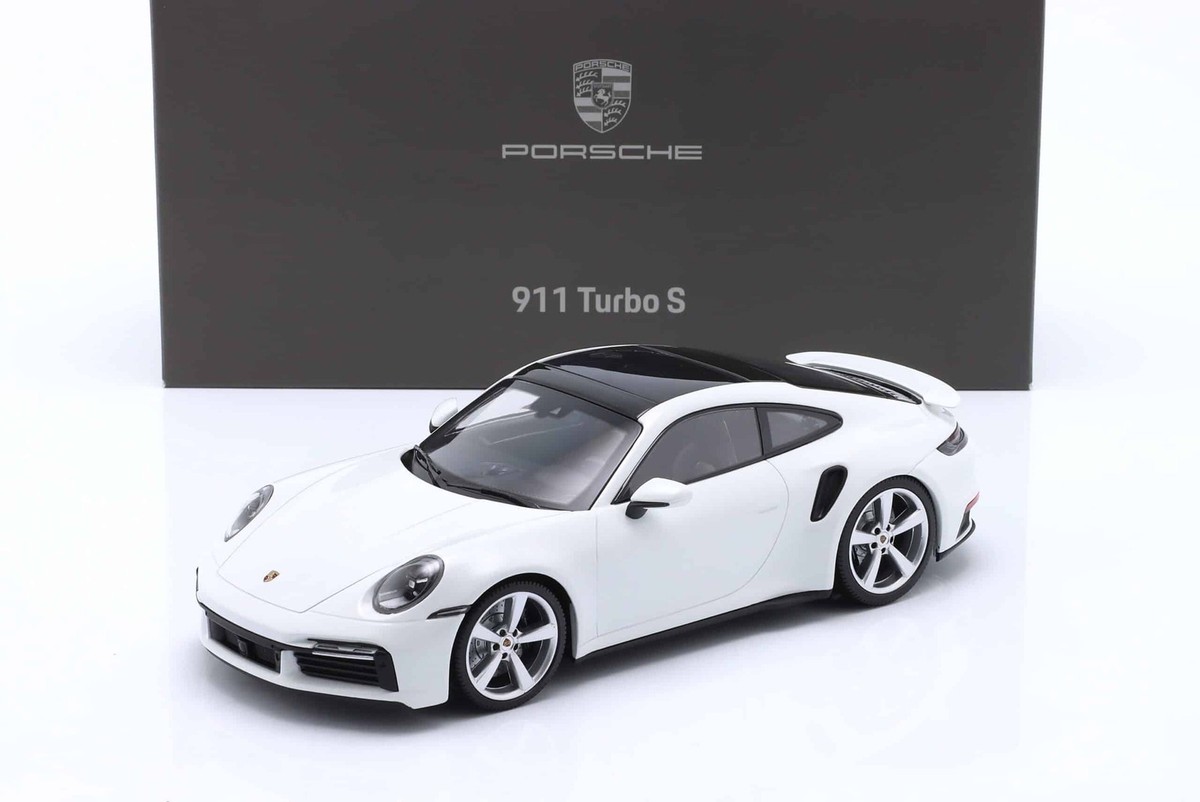 Minichamps - 1:18 Porsche 911 (992) Turbo S 2021 White - Porsche