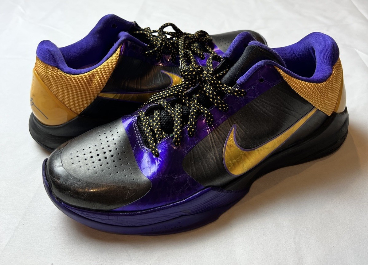 SAOLA Nike Zoom Kobe 5 Lakers Away Nero Del Sol Varsity Viola 386429 Uomo US 11