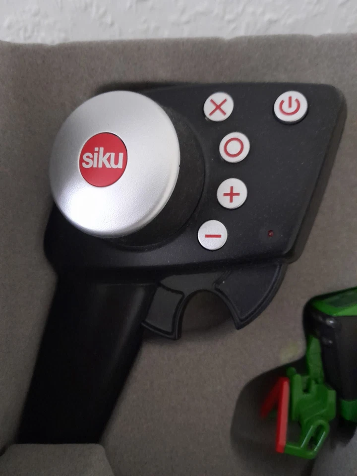 SIKU Control32 (6881) Control John Deere 8345R Set mit Fernsteuerung - Bild 3 von 4