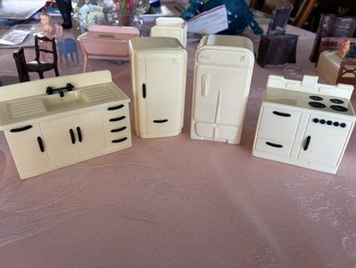 LOT: RENWAL KITCHEN SInK, STOVE, FRIDGE and extra fridge