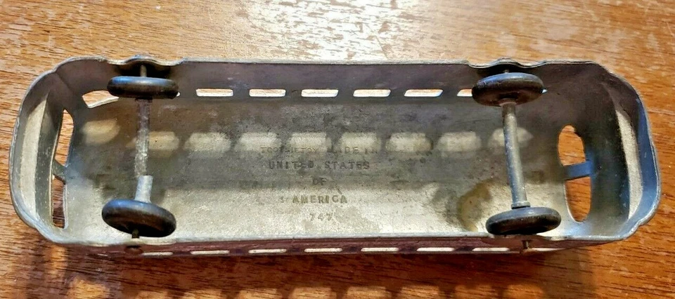 VINTAGE TOOTSIETOY DIECAST METAL GRAHAM LINER BUS AND RED CAR- PARTS & REPAIRS - Image 3 of 4