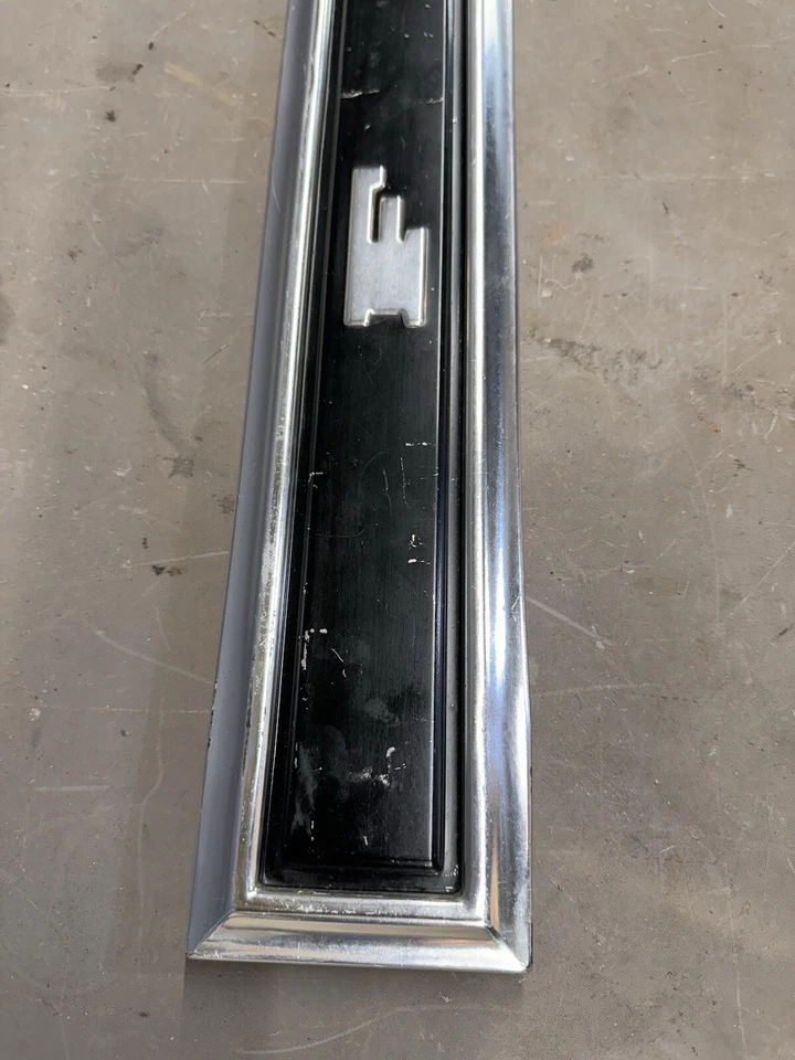 Ford Ranchero 1972-1976 puerta trasera moldura puerta trasera aplique emblema OEM Foto 2 de 4