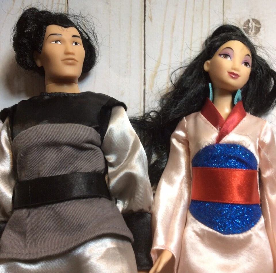 Bonecas de brinquedo Mulan e Li Shang 12" Disney Store - Imagem 2 de 4