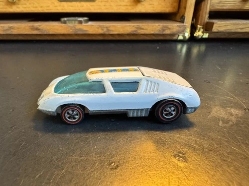 VINTAGE HOTWHEELS REDLINE PIT CREW CAR WHITE ENAMEL RED LINE MATTEL RACING TEAM