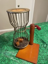 Ancien jeu de casino Chuck-A-Luck avec poignée poteau en bakélite et trois gros dés