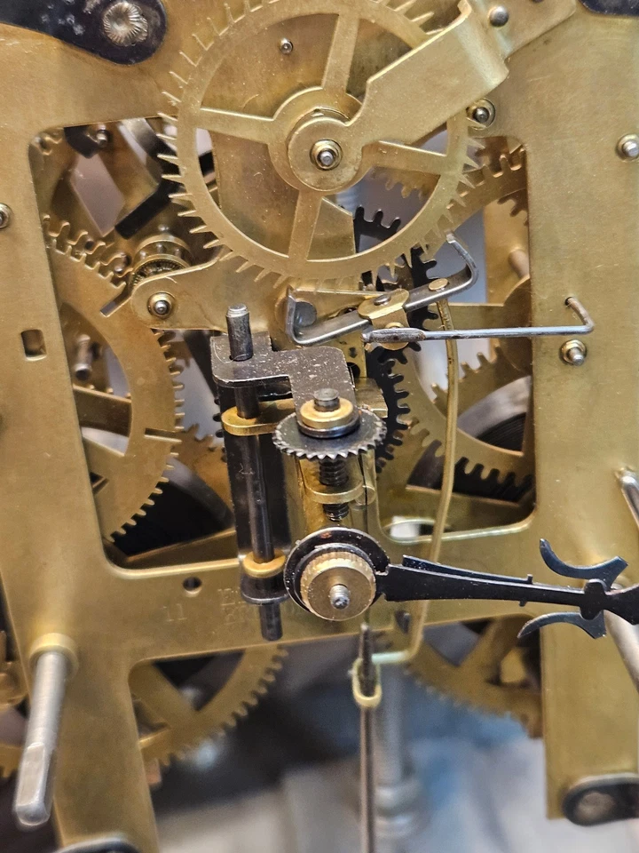 Movimiento de reloj de manto Ingraham Thumbwheel restaurado reconstruido con agujas de péndulo de llave Foto 4 de 4
