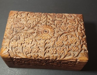 Mint Antique Kashmir Walnut Wood Carving Trinket Jewelry Box Floral Anglo-Indian