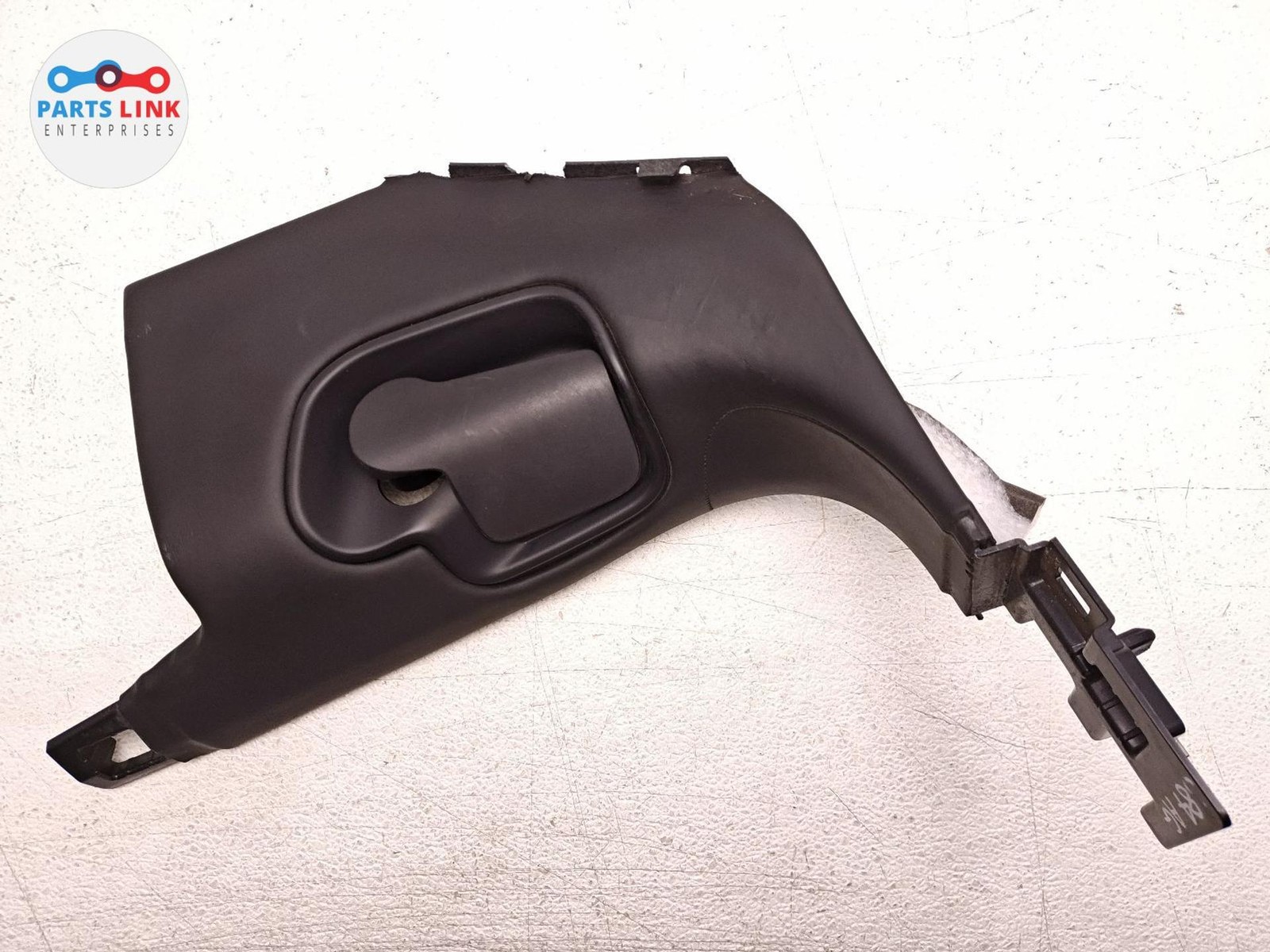 2016-20 BENTLEY BENTAYGA FRONT LEFT TRIM KICK PANEL A PILLAR LOWER END COVER 636