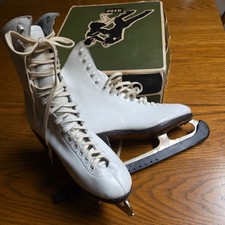 Vintage ladies Hyde ice skates - Crusader Trade Mark size 6.5
