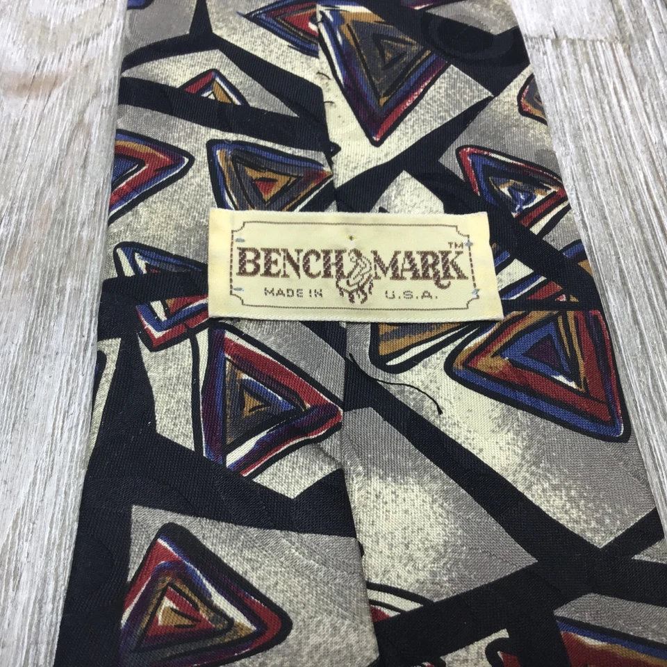 Corbata Bench Mark Geométrica Importada Seda Negra Marfil Azul Rojo Gris Retro Foto 4 de 4