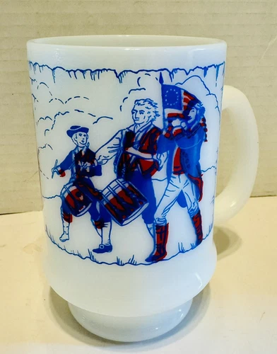 VTG Fire King Milk Glass Bicentennial Mug 1776-1976 American Revolution 4.5x3x5”