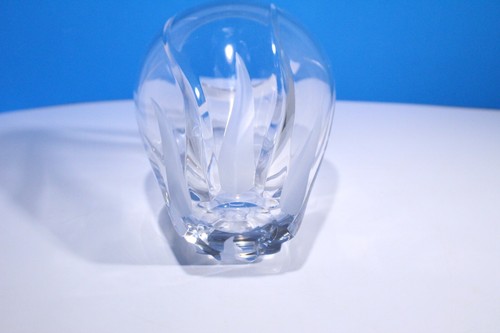 MIKASA FLAME D'AMORE VASE, Cut & Frosted Lead Crystal, 6.75", Made in Slovenia - Picture 5 of 10