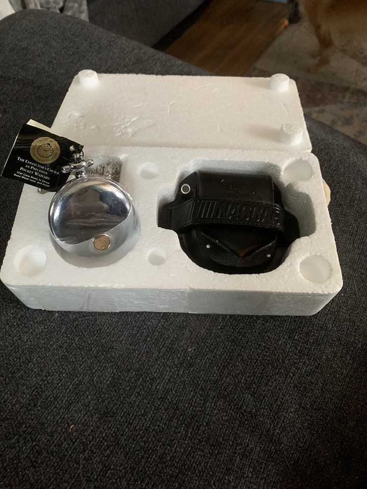 Reloj de Bolsillo Dale Earnhart Sr con Estuche de Cuero de The Franklin Como Nuevo USADO Foto 3 de 4