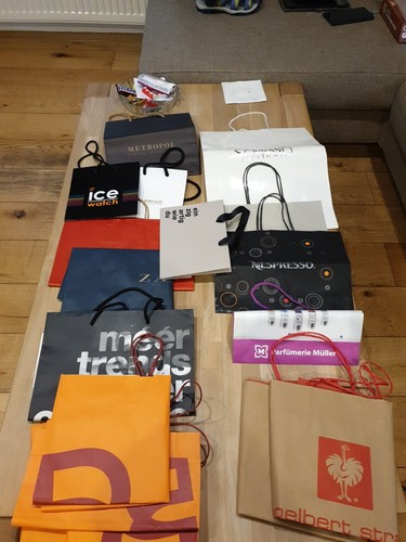 15 paper carrier bags / gift bags