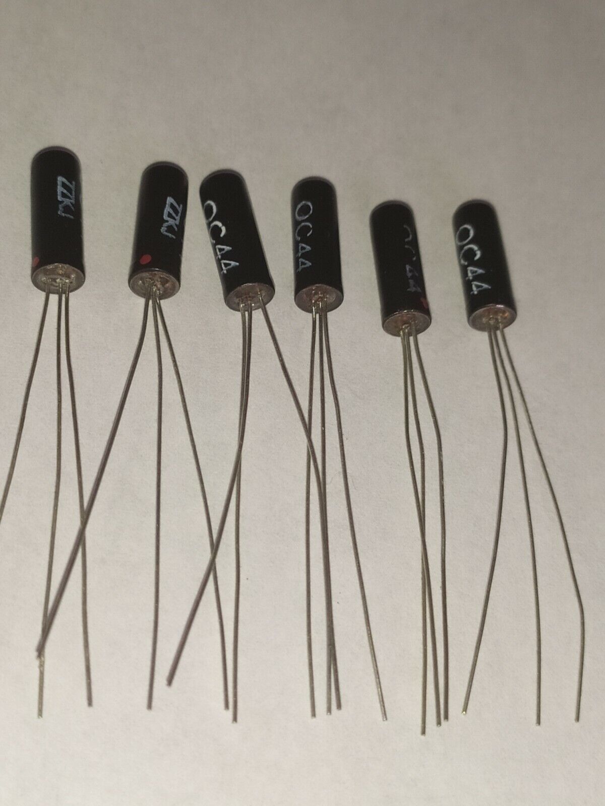 OC44  Lot 6 pcs transistors Germanium noir Fuzz HFE entre 40/150  price export  
