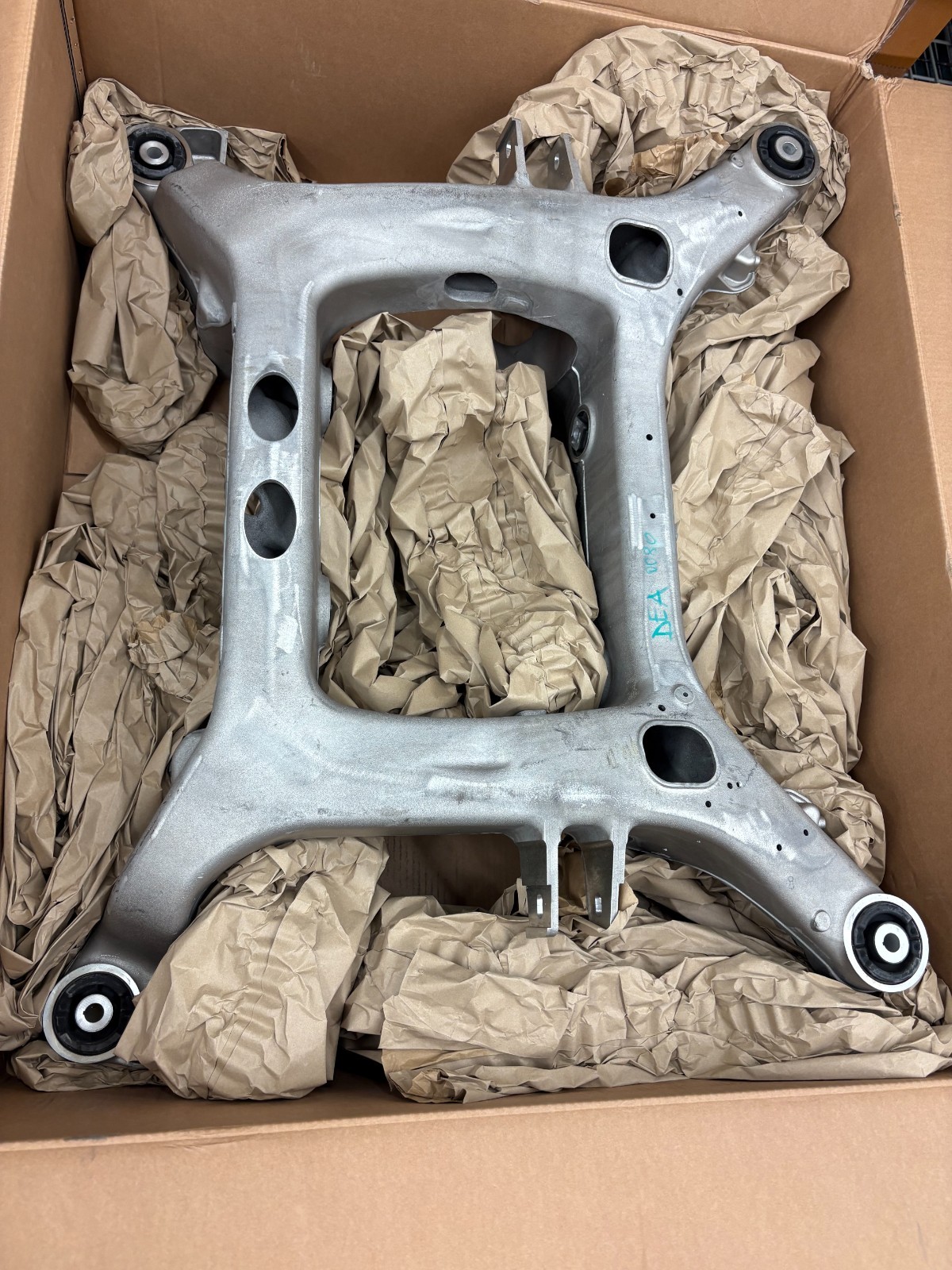 NEW (2021-2022) ASTON MARTIN DBX (NON 707)  REAR SUBFRAME ASSY MY83-5R003-AA