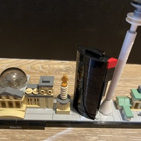 LEGO ARCHITECTURE: Berlin (21027) - COMPLETE w/ Manual