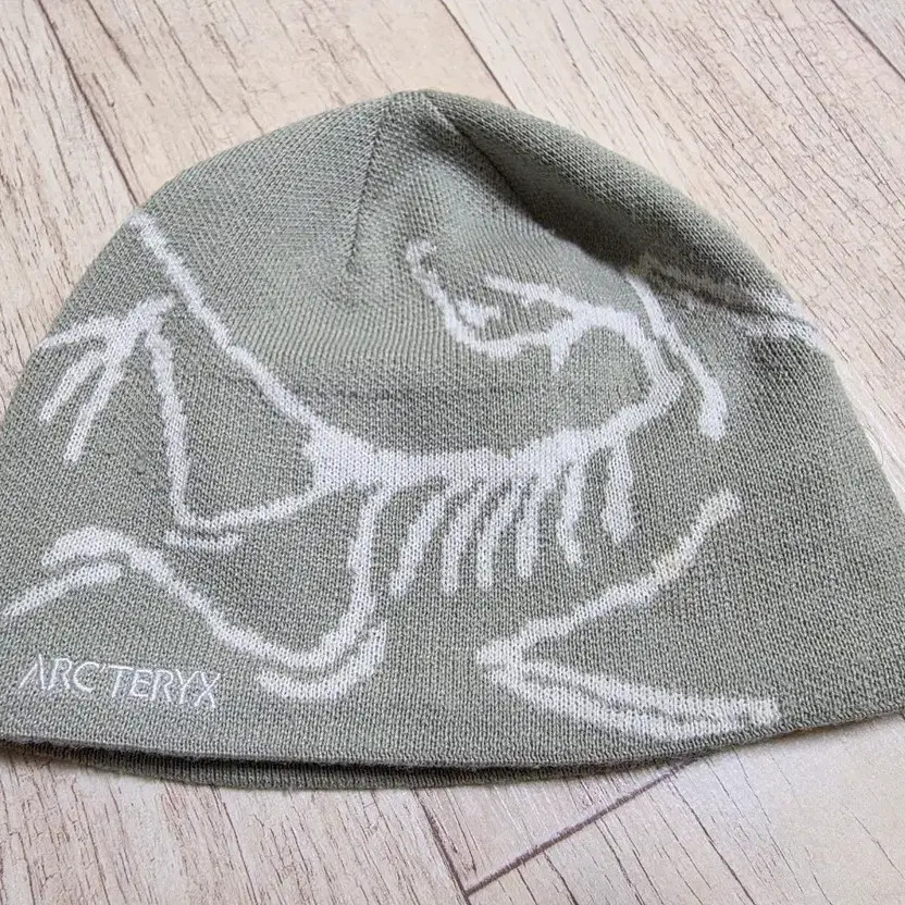 Arc'teryx Birdhead Beanie Hat - Lightly Used thumbnail 2