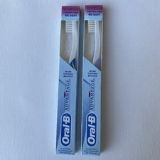 Lot of 2 Oral-B Advantage Toothbrushes 40 Soft Indicator Control-Grip vtg 1996