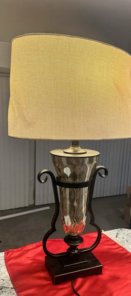 LÁMPARA DE MESA DE CRISTAL ÁMBAR EMILIANA AL MÁXIMO Foto 2 de 4