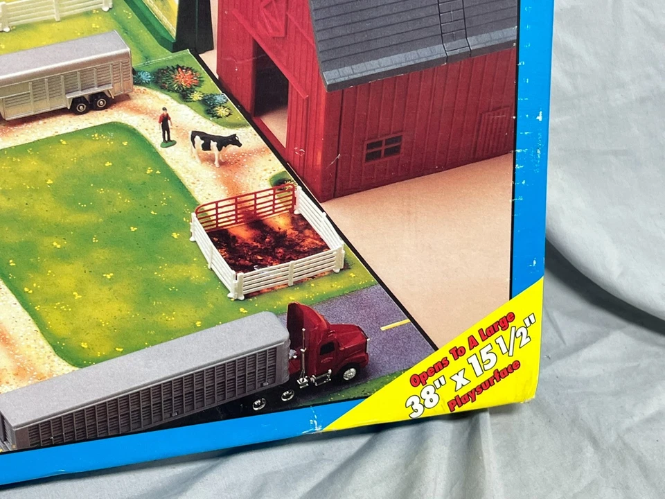 Farm Country CARRY ALONG PLAYSET Building Set Unopened 1:64 ERTL NIB - Image 3 of 4