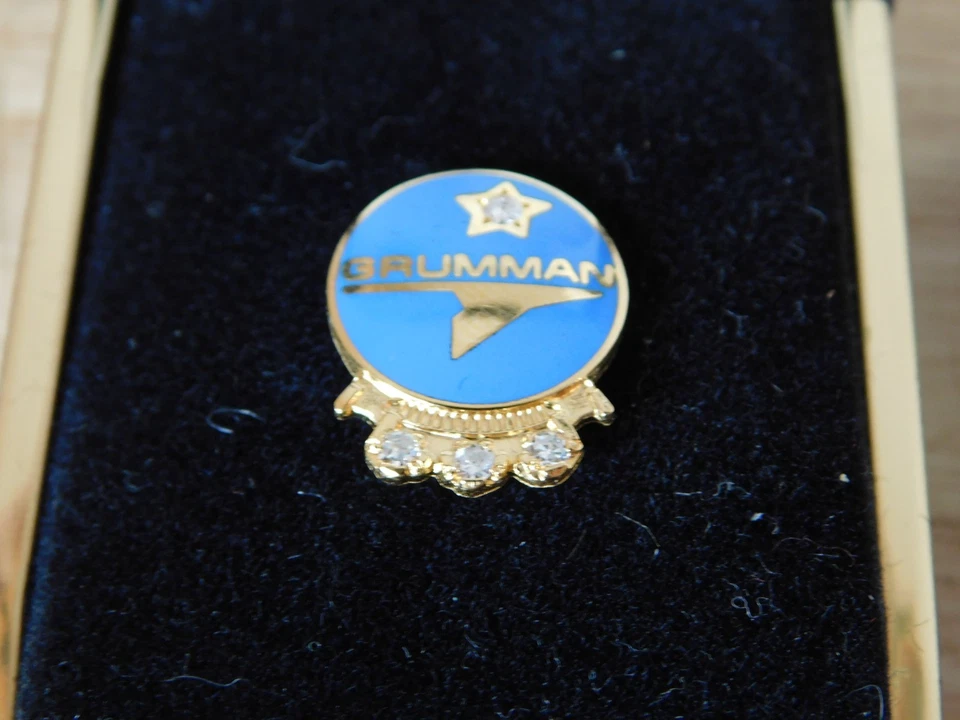 Lote de prendedores de servicio Grumman de la NASA primer aterrizaje lunar tripulado 1969 Apolo 11, 10 k, 10/75 Foto 3 de 4