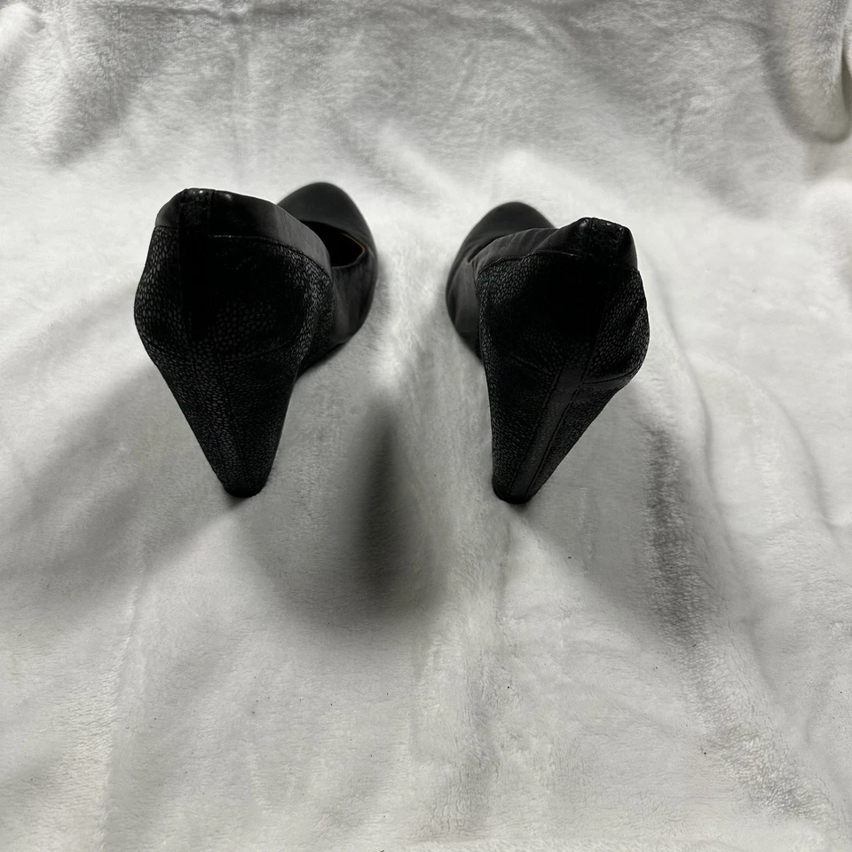 Cuña Audrey Brooke. Mujer 8. Negro. Cuero y gamuza. Serpiente en relieve. Foto 4 de 4