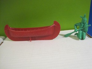TIM MEE TOYS FRONTIER INDIAN PADDLER CANOE 70MM PLASTIC ARMY TOY SOLDIERS