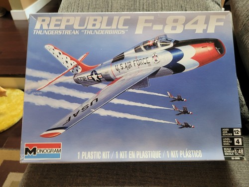 REVELL MONOGRAM REPUBLIC F-84F MODEL KIT 1:48 Sealed inside. mit extra Aufklebern