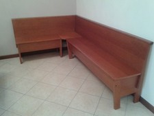 Panca ad angolo in ciliegio con contenitore