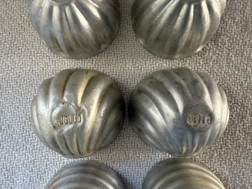 Vintage Aluminium JELLO Molds (6) 2 Beehive - 2 Shell - 2 Fluted 2.75" Diameter - Picture 3 of 5