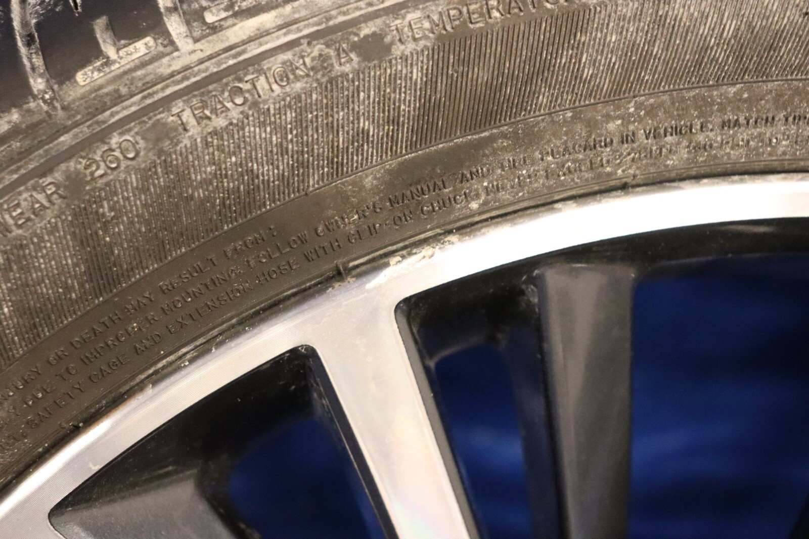 2017 Infiniti Q60 Coupe Base 2.0L OEM Wheel & Tires 19x9 P255/40R19 #7143