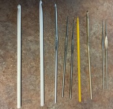 Vintage crochet hooks Oxmoor house, Susan Bates, Boyle, various sizes,lot of 9