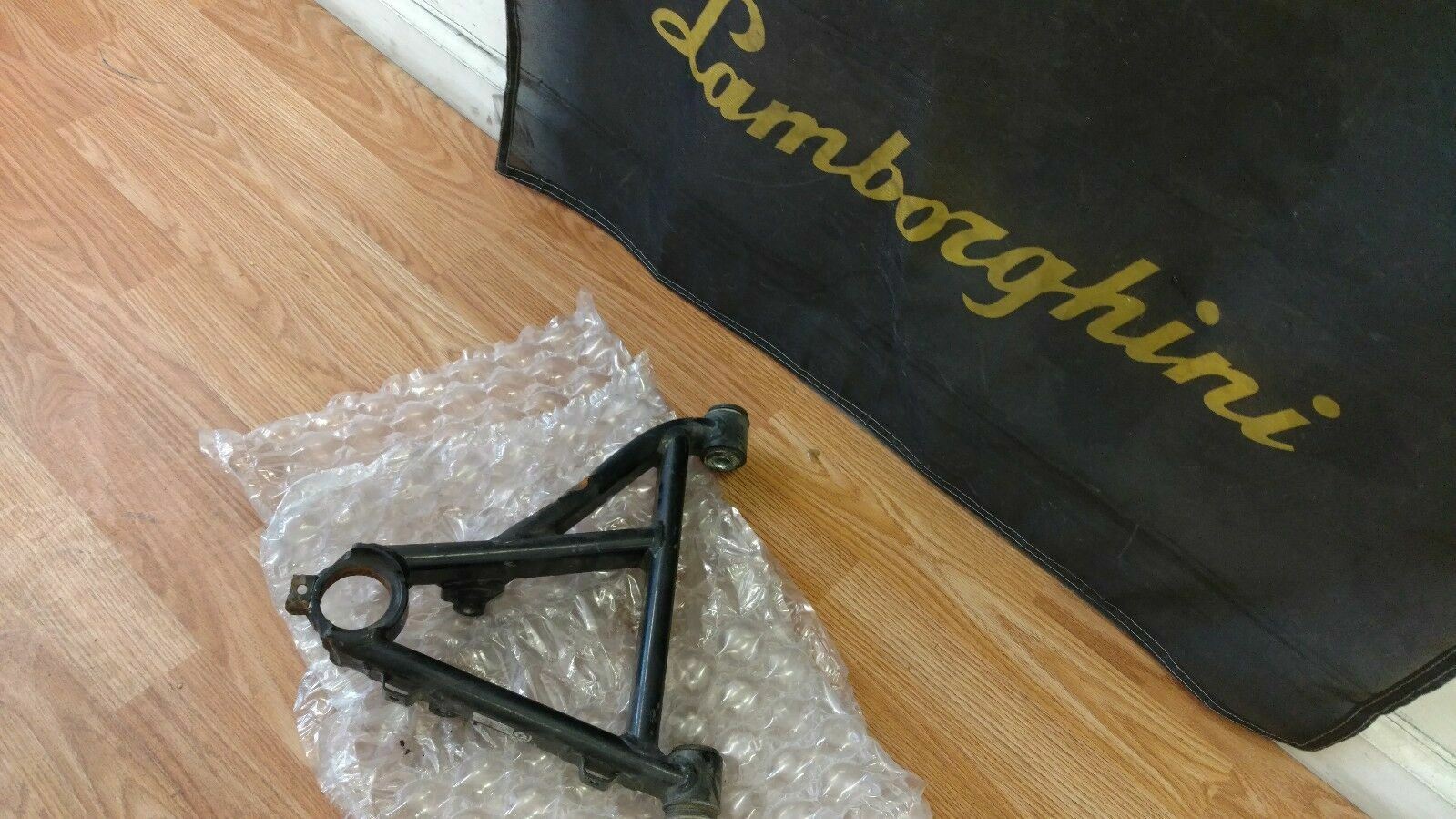 LAMBORGHINI MURCIELAGO LP640 FRONT LEFT UPPER CONTROL ARM MOUNT OEM 410407507B