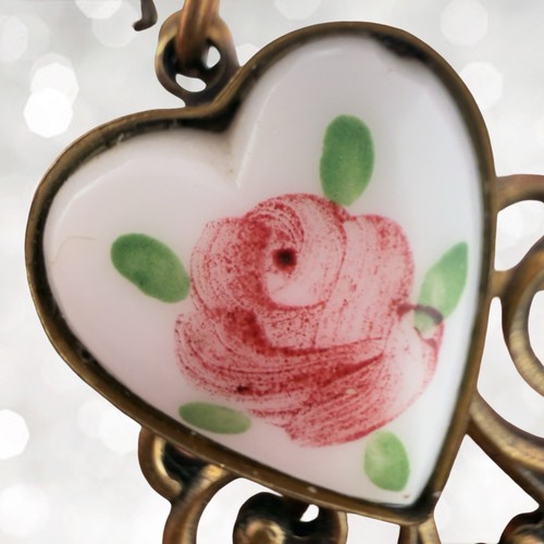 Vintage CZECH GLASS 🖤 Rose Heart Chandelier Boho Brass Filigree DANGLE EARRINGS - Picture 12 of 14