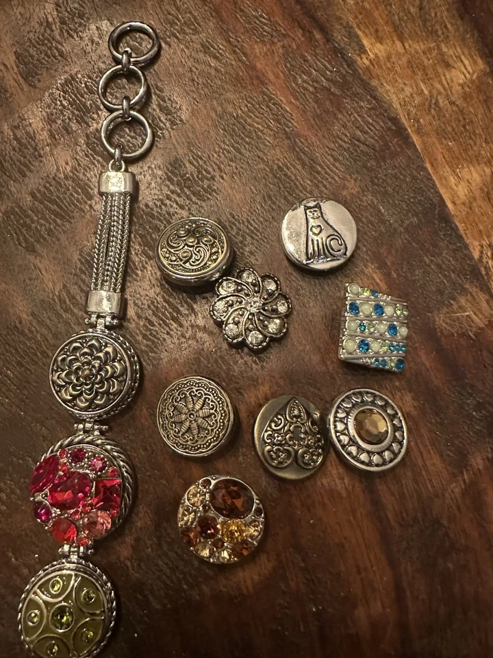 PULSERA GINGERSNAPS TOGGLE con 9 dijes a presión Foto 2 de 4