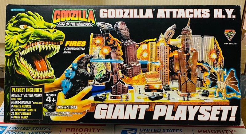 Trendmasters Godzilla wars Gigan King of the Monsters Attacks N.Y. Giant Playset