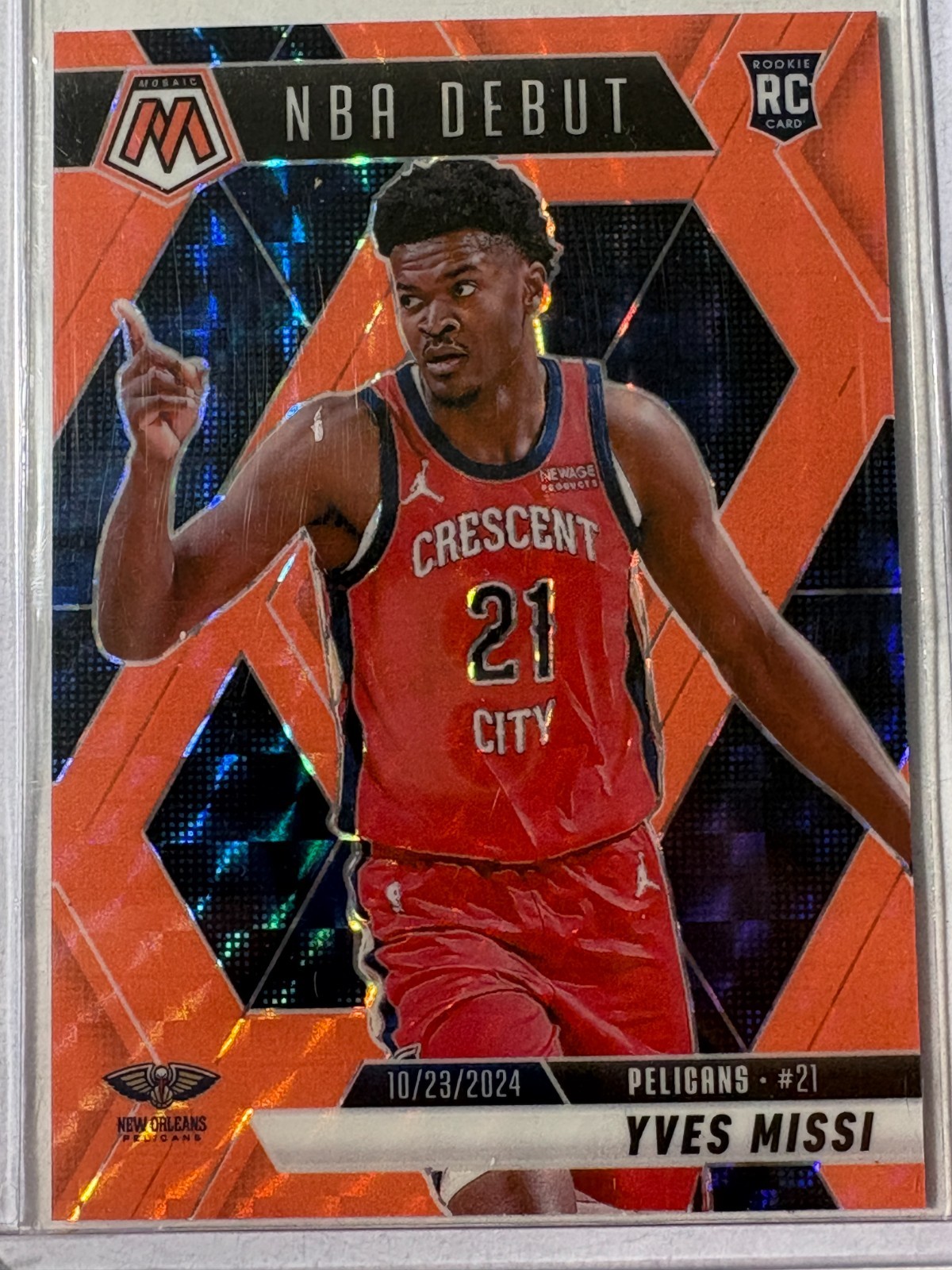 Yves Missi 2024-25 Panini Mosaic Mosaic Fluorescent Red #255 NBA Debut 31/75