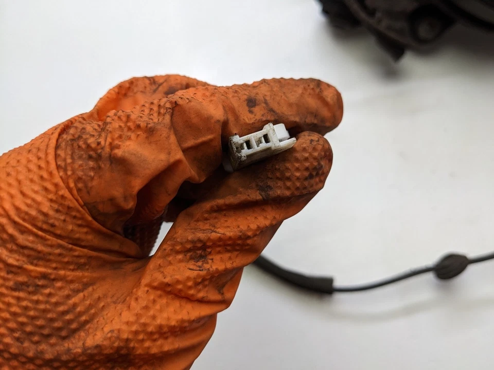 Hyundai Santa Fe MK2 2012 2,2 CRDI rueda trasera izquierda buje husillo Foto 4 de 4