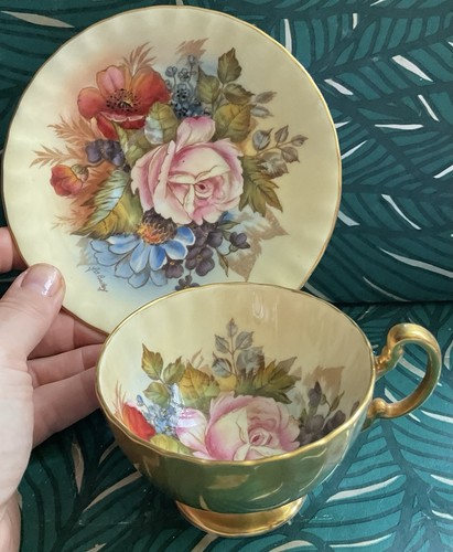 Wunderschöne Tasse & Untertasse Aynsley Blumen & Gold vergoldet