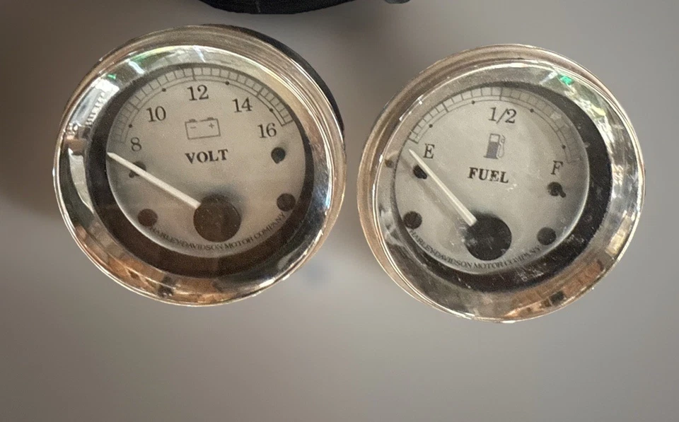 08 Harley Street Glide Touring Tacho Speedo Fuel Volt Oil Air Gauges 23K 1389 - Image 4 of 4