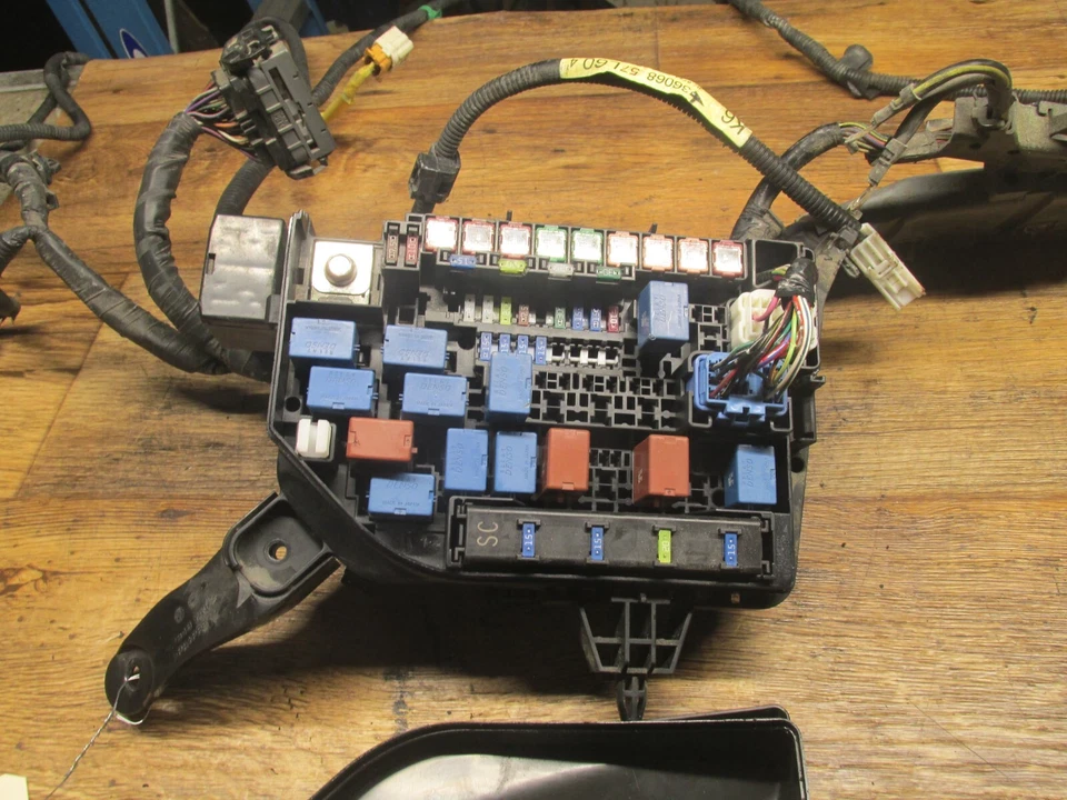 10-13 SUZUKI KIZASHI CAJA DE FUSIBLES BLOQUE DE CIRCUITO RELÉ COMPARTIMENTO DE CONEXIONES COMPLETO Foto 2 de 4