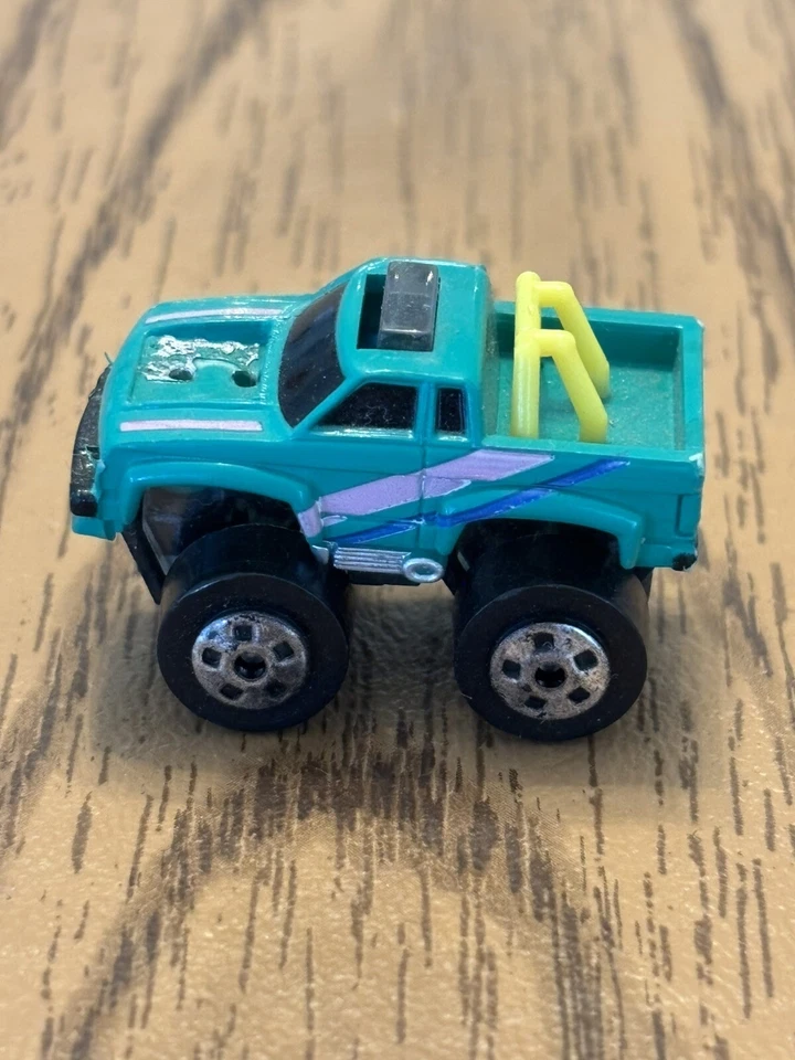 VTG 1986 Micro Machines Datsun 4x4 Off Road Pick Up Truck Green Pink Stripes - Image 2 of 4