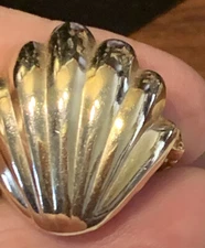 VTG Gold Tone Scallop Shell Scarf Clip Ring Locks