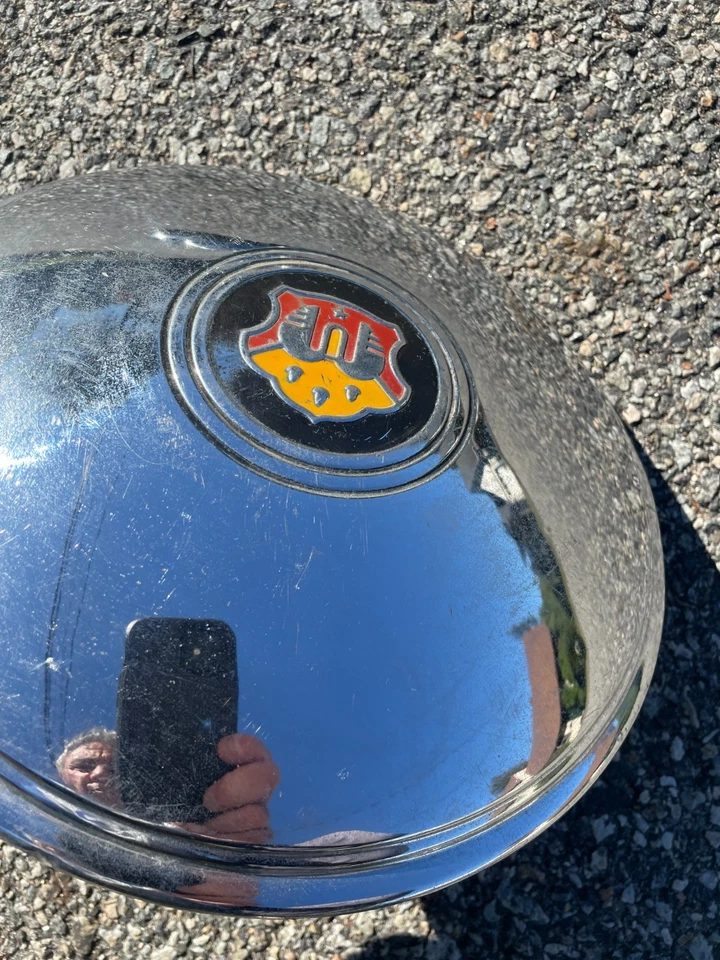 Un tapacubos Oldsmobile genuino 1946 a 1953 plato perro bonito Foto 4 de 4