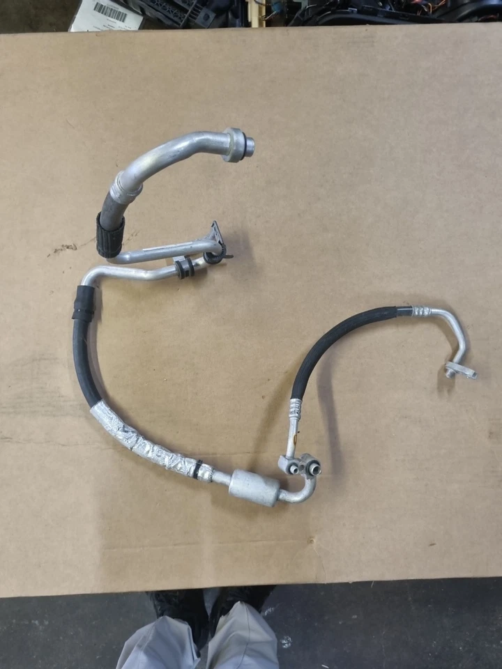 Шланг компрессора кондиционера Chevy Malibu в сборе от оригинального производителя 2016-2019 84136195 - Изображение 2 из 3