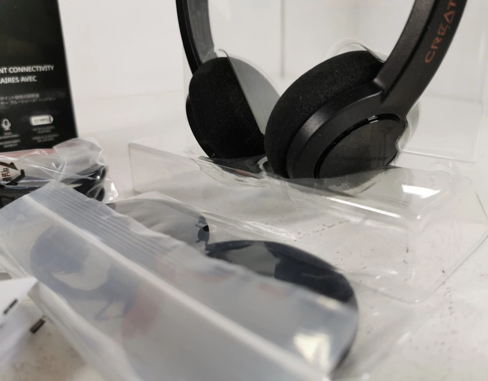 Creative Sound Blaster JAM V2 Lightweight Bluetooth 5.0 Wireless Headphones - Image 3 of 4