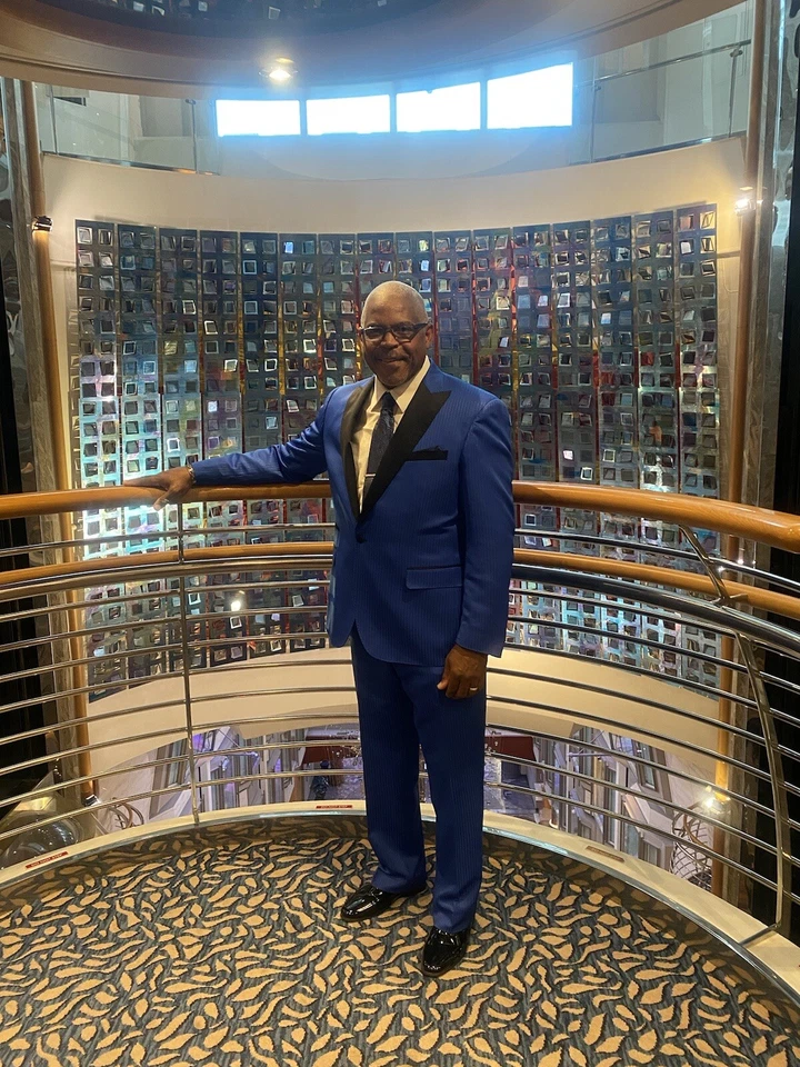 Traje azul real de 3 piezas para hombre para graduación, boda. Chaqueta talla 46R 36 pantalones cintura. Foto 2 de 4