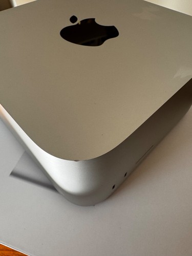 Apple Mac Studio (1TB SSD, M1 Ultra, 64GB) MJMW3B/A (March, 2022) inc AppleCare+ - Photo 9/12