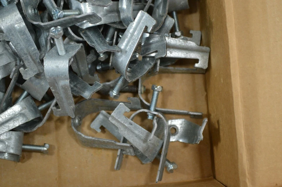 B-Line B1516 One Piece Pipe Clamp 1" EMT or 3/4" Rigid - Lot of 100 - Image 3 of 4